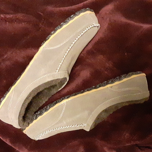 Men brand new slippers - Picture 8 of 8